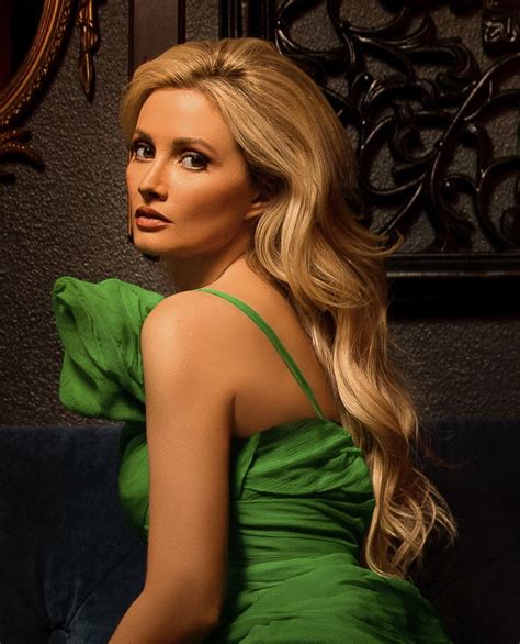 holly madison hot pics|Holly Madison Pictures